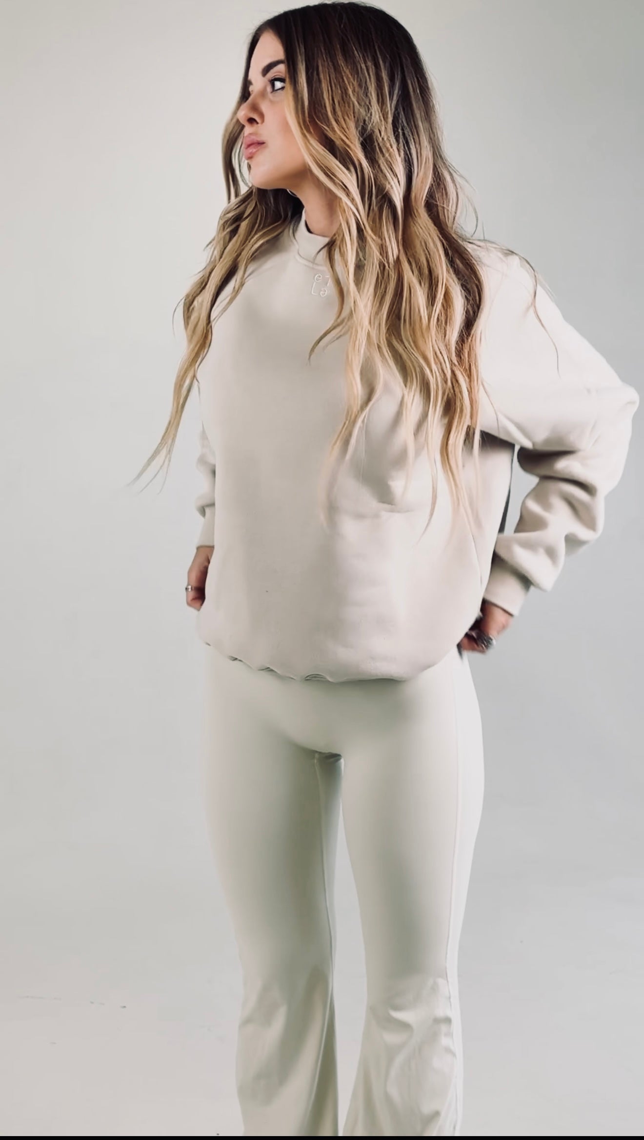 Felpa – Beige Basica