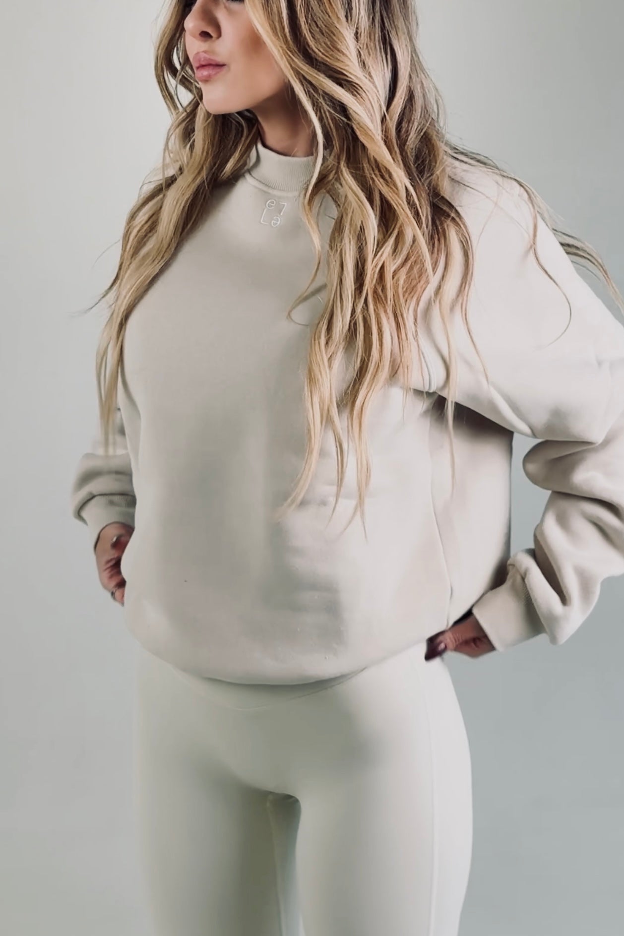 Felpa – Beige Basica